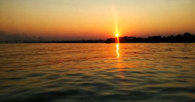 ভাঙনের গল্প