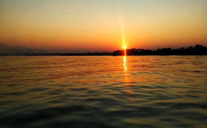 ভাঙনের গল্প